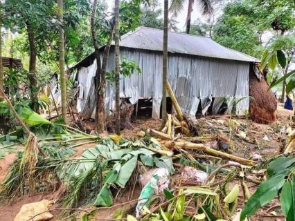 Giving relief to Sylhet flood victims on behalf of Bangladesh Computer Society.